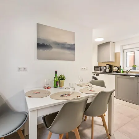 Sali Homes Ziegeleihaus 아파트 *
