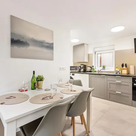 Sali Homes Ziegeleihaus 아파트 *